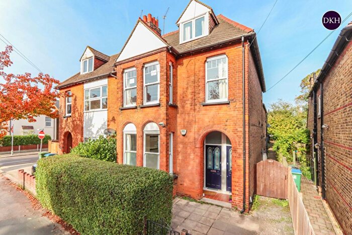 1 Bedroom Flat For Sale In Malden Road, Nascot Village, Watford, WD17