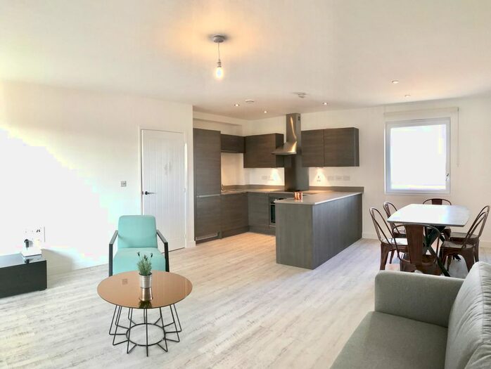 3 Bedroom Flat To Rent In Blackhorse Lane, London, E17