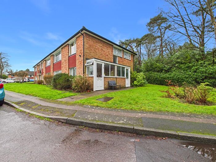 2 Bedroom Maisonette For Sale In Furrows Place, Caterham, CR3