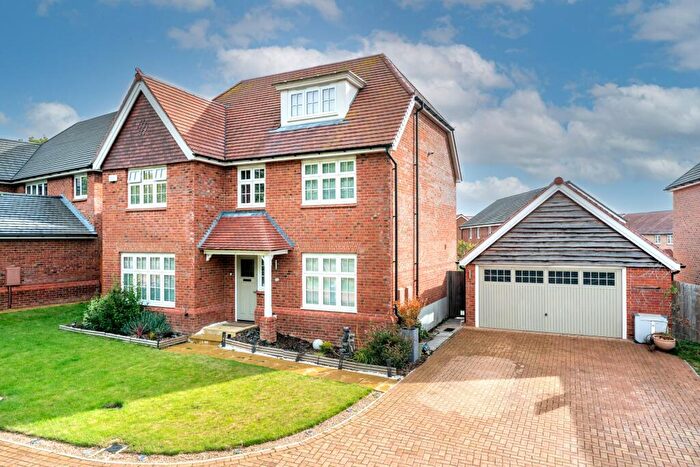 5 Bedroom Detached House For Sale In Mallard Crescent, Caddington, LU1