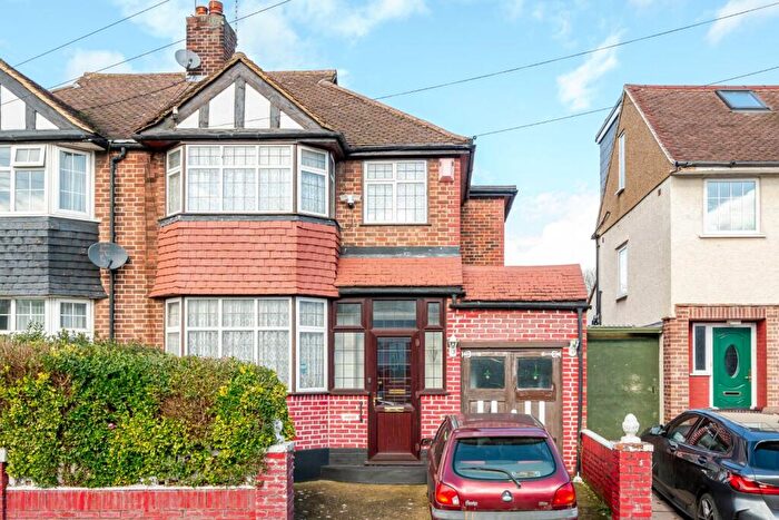 3 Bedroom Semi-Detached House For Sale In Brookdene Road, Plumstead, SE18