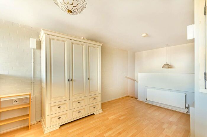 1 Bedroom Flat To Rent In Schoolhouse Yard, Woolwich, London, SE18