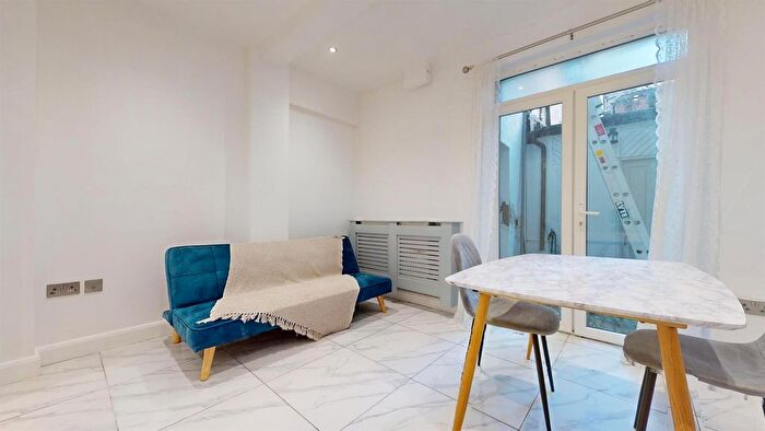2 Bedroom Flat To Rent In Beaconsfield Terrace Road, London, W14