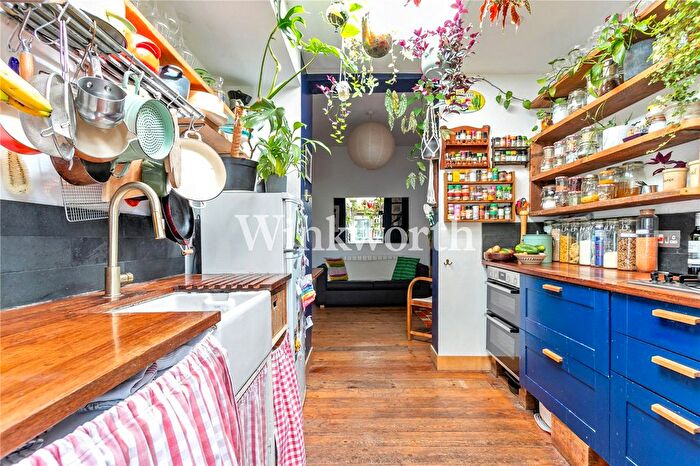 1 Bedroom Flat For Sale In Clinton Road, London, N15