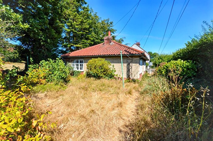 2 Bedroom Detached Bungalow For Sale In Metton Road, Roughton, Norwich, NR11