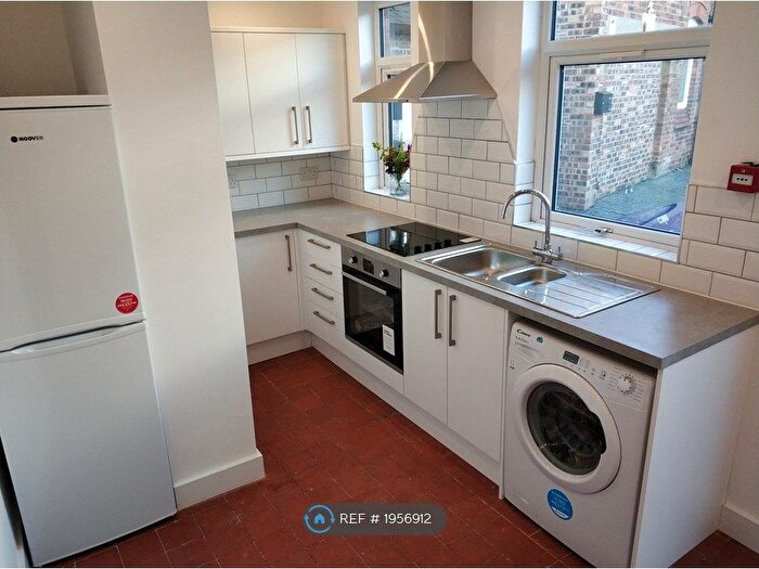 1 Bedroom Flat To Rent In Wheatsheaf, Chester, CH3
