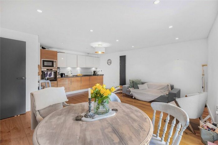 2 Bedroom Flat For Sale In Bermondsey Square, London, SE1