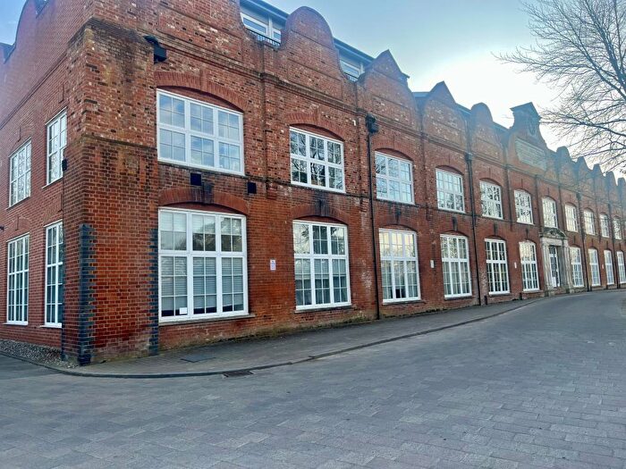 2 Bedroom Flat To Rent In Gresham Park Road, Woking, GU22