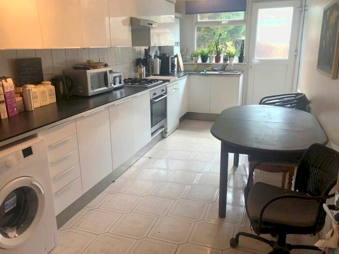 4 Bedroom Terraced House To Rent In Campbell Walk, King's Cross, N1