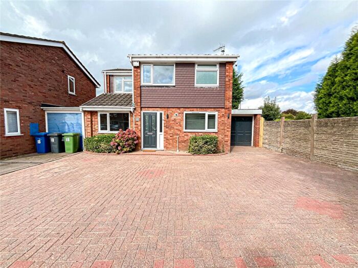 3 Bedroom Link Detached House To Rent In Grassholme, Wilnecote, Tamworth, Staffordshire, B77