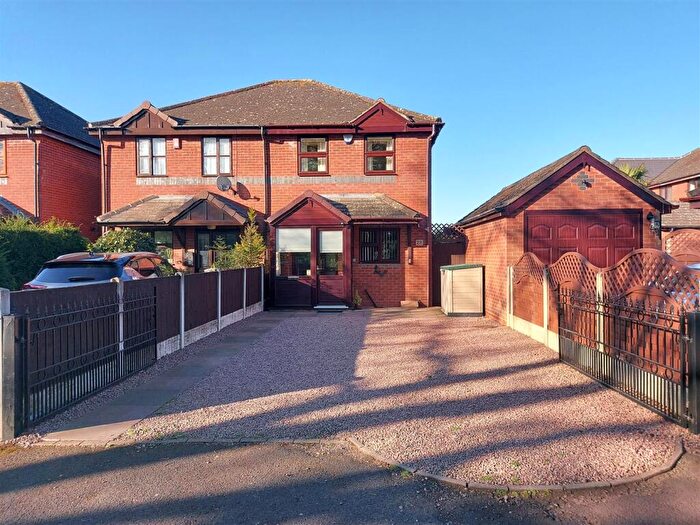 3 Bedroom Semi-Detached House For Sale In Bigbury Lane, Stourport-On-Severn, DY13