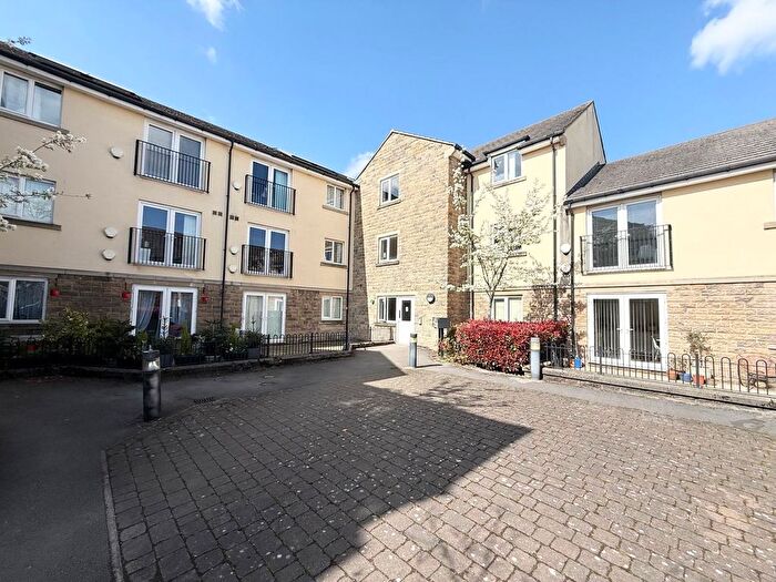 2 Bedroom Flat To Rent In Station Square, Stanningley, Pudsey, West Yorkshire, Uk, LS28