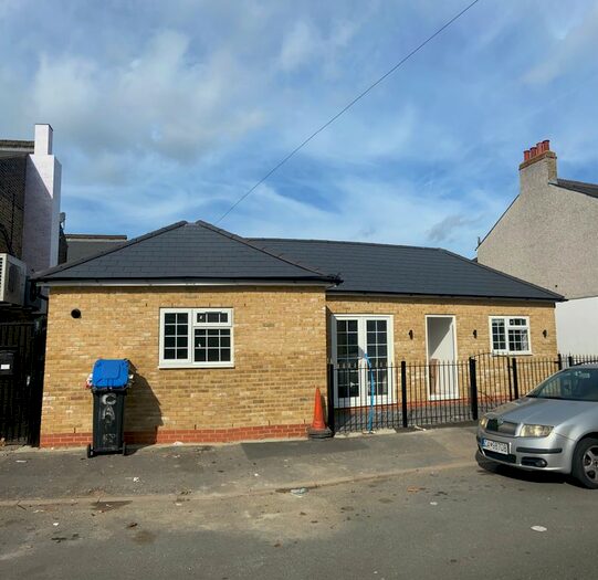 1 Bedroom Detached Bungalow To Rent In South Gipsy Road, Welling DA16
