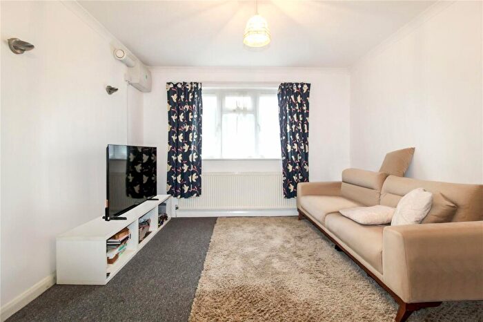 1 Bedroom Apartment For Sale In Herschell Road, Leigh-on-Sea, Essex, SS9