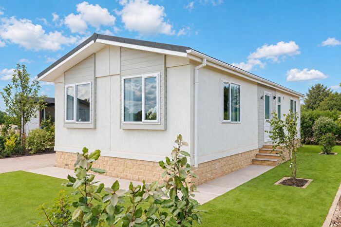 2 Bedroom Park Home For Sale In The View, Station Road, OX5