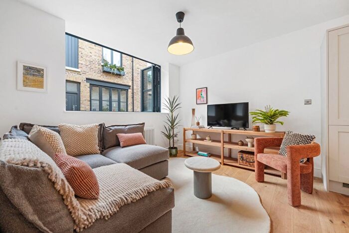 2 Bedroom Mews For Sale In Brixtow Mews, SW2