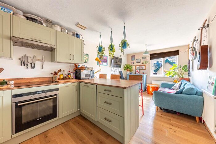 1 Bedroom Flat For Sale In Throckmorton Yard, Norwich, NR3