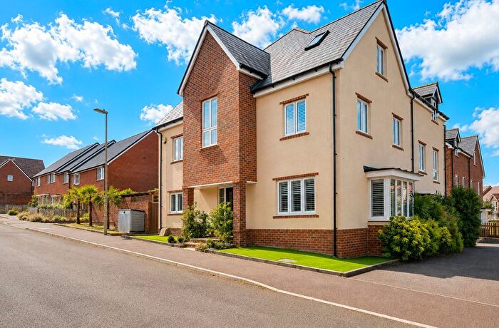 4 Bedroom Semi-Detached House For Sale In Saunders Way, Longacre, RG23