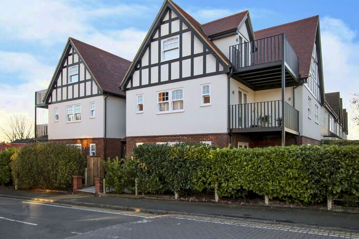 2 Bedroom Flat To Rent In Westbury Road, Brentwood, CM14