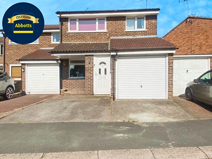 3 Bedroom Property To Rent In Marigold Close, Chelmsford, CM1