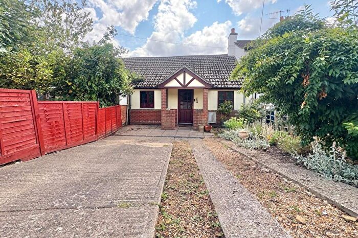 2 Bedroom Terraced House For Sale In Bishops Road, Farnham, Surrey, GU9