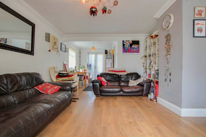 3 Bedroom End Of Terrace House For Sale In Long Lynderswood, Basildon, SS15