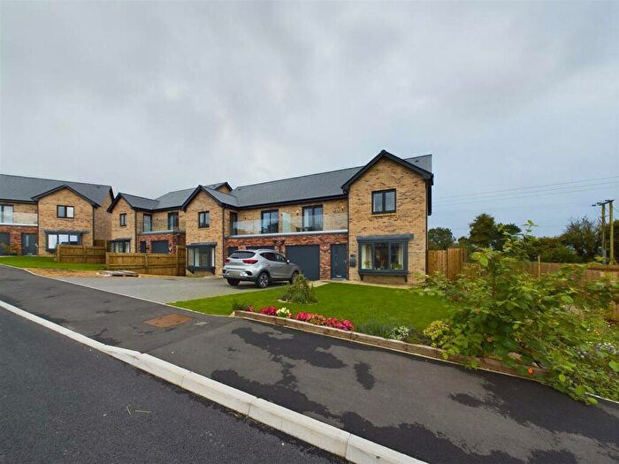 4 Bedroom Semi-Detached House For Sale In Gerddi Gwenllian, Mynyddygarreg, SA17