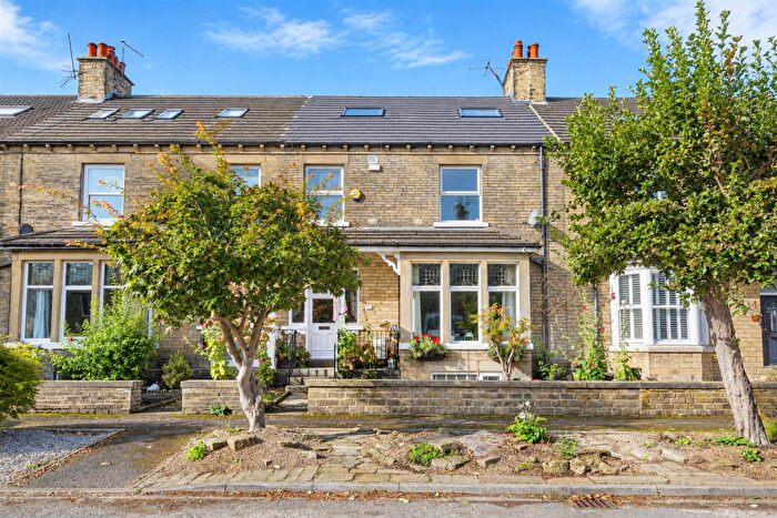 6 Bedroom Terraced House For Sale In The Grove, Idle, Bradford, BD10