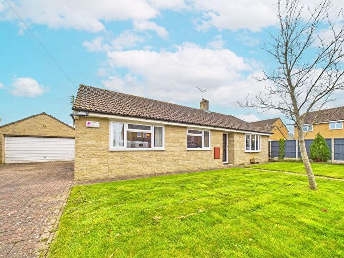 3 Bedroom Detached Bungalow For Sale In Lyndhurst Grove, Martock, TA12