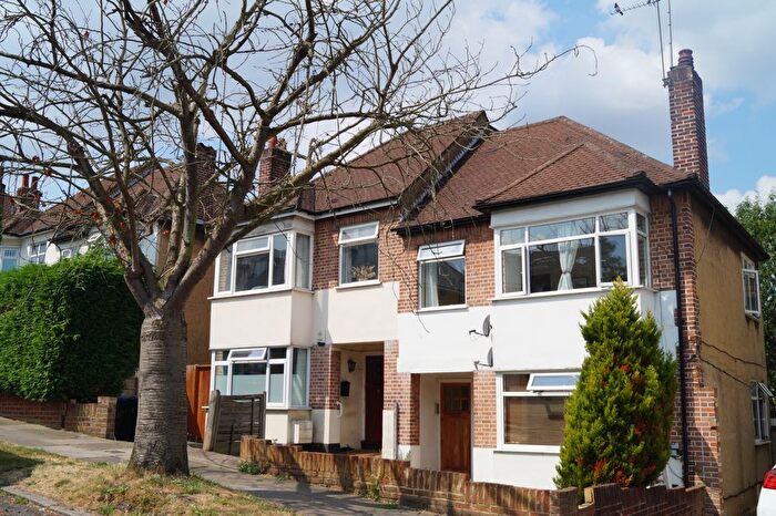 2 Bedroom Flat To Rent In Deepdene Court, Winchmore Hill, N21