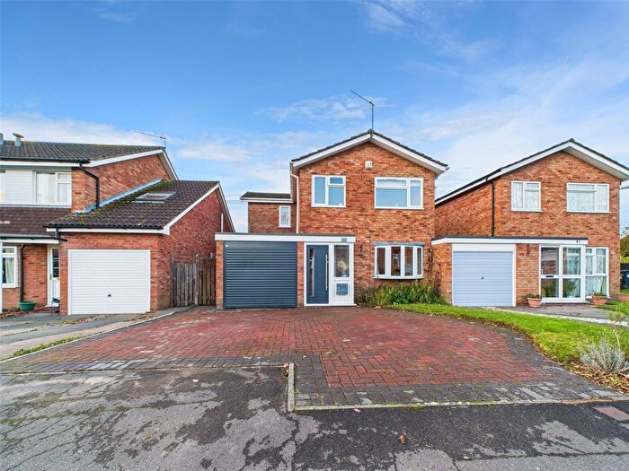 4 Bedroom Link Detached House For Sale In Burbage Avenue, Stratford-Upon-Avon, Warwickshire, CV37