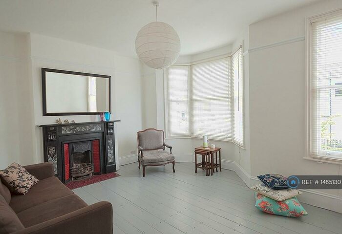 2 Bedroom Flat To Rent In First Floor, London, NW10