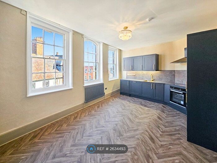 3 Bedroom Flat To Rent In High Street, Tewkesbury, GL20