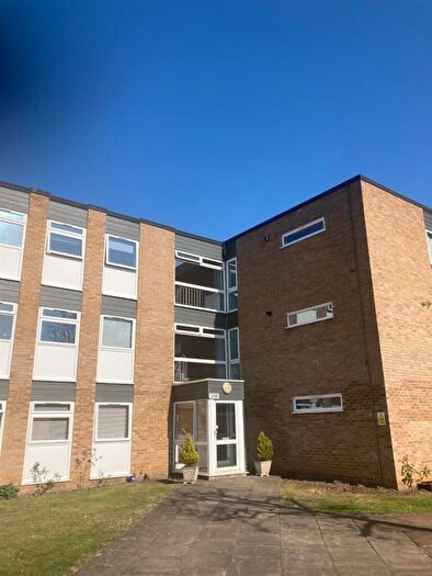 2 Bedroom Apartment To Rent In Berkeley Court, Weybridge, KT13