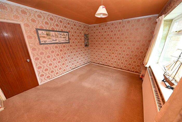 2 Bedroom Flat For Sale In Walmead Croft, Harborne, Birmingham, B17