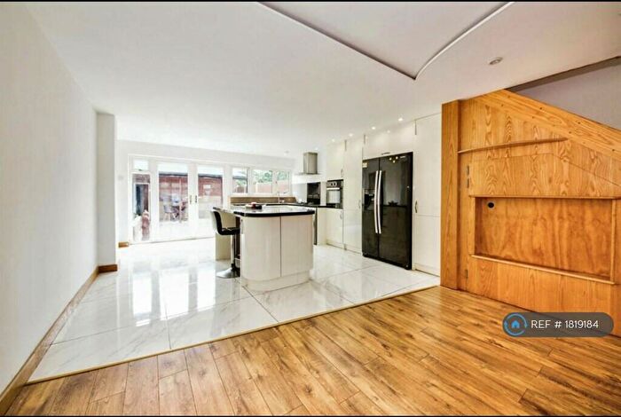 3 Bedroom End Of Terrace House To Rent In Byron Gardens, Tilbury, RM18