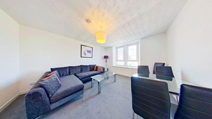 3 Bedroom Flat To Rent In Malcolm Street, Stobswell, Dundee, DD4