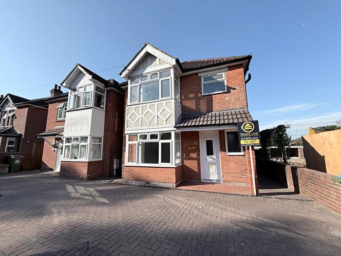 4 Bedroom House To Rent In Bursledon Road, SO19