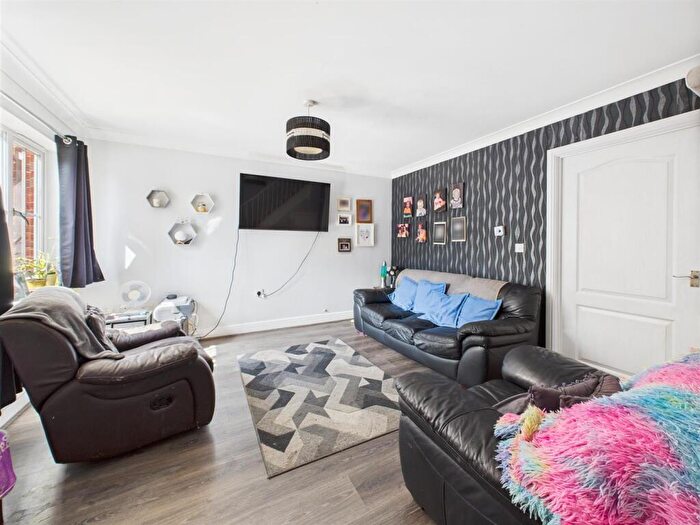 3 Bedroom End Of Terrace House For Sale In Cypress Gardens, Longlevens, Gloucester, GL2