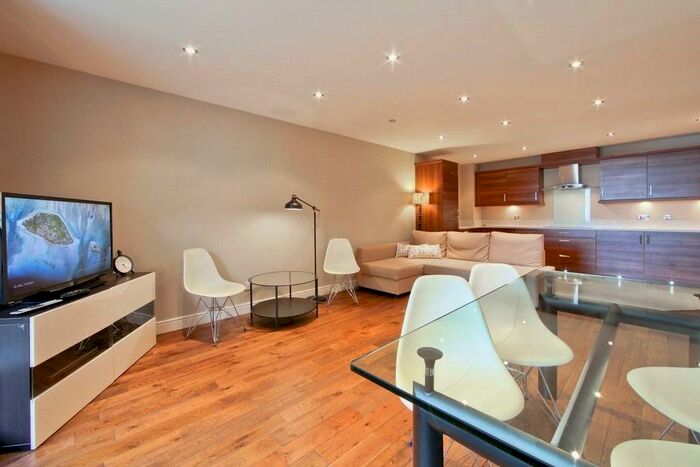 2 Bedroom Flat To Rent In Inverness Mews, London, E16