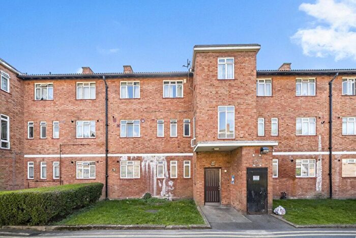 3 Bedroom Apartment For Sale In Michael Faraday House, Beaconsfield Road, London, SE17
