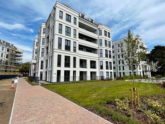 2 Bedroom Flat To Rent In West Cliff Road, Bournemouth, BH2