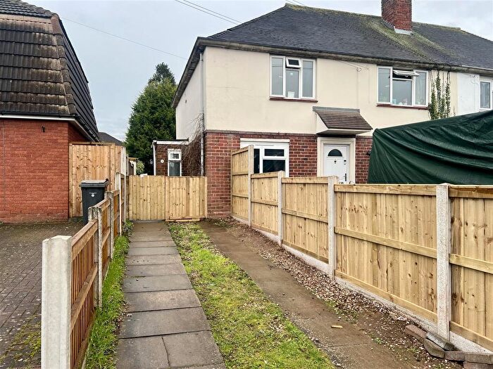 2 Bedroom Flat For Sale In Woodhill Drive, Wombourne, Wolverhampton, WV5