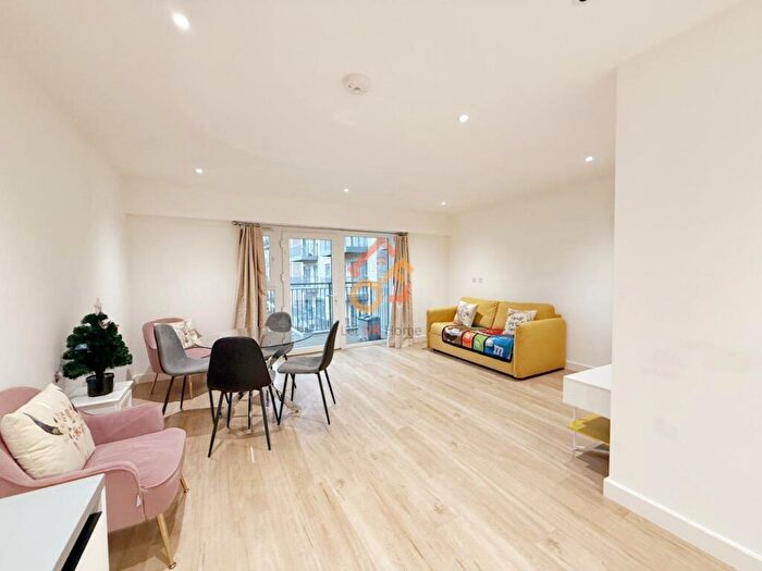 1 Bedroom Flat To Rent In Fairbank House, Beaufort Square, London, NW9