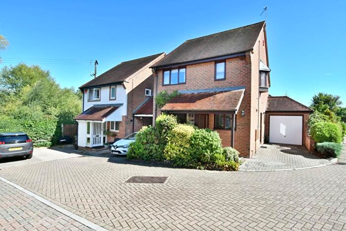 3 Bedroom Link Detached House For Sale In Walford Gardens, Wimborne, BH21