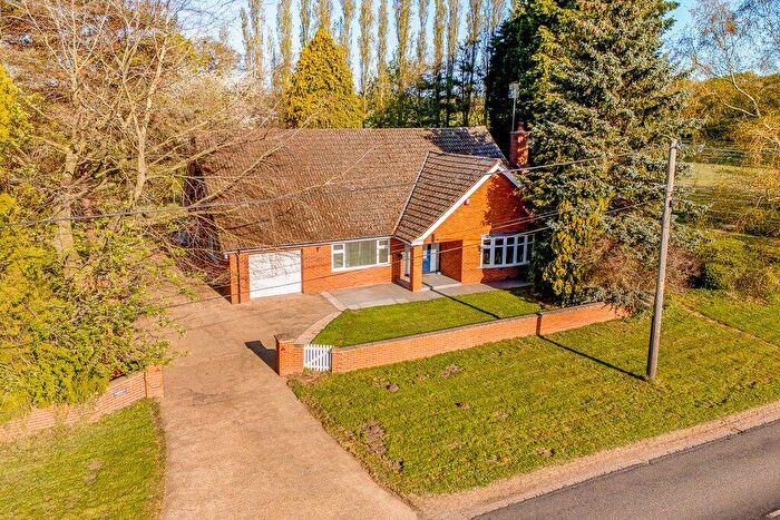 5 Bedroom Bungalow For Sale In Hives Lane, North Scarle, Lincolnshire, LN6