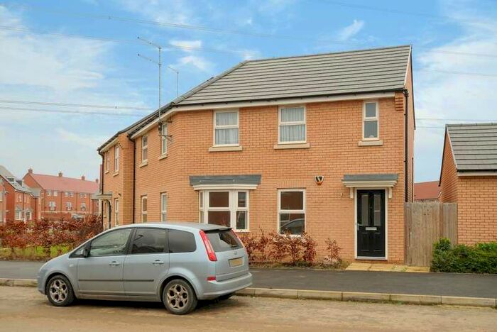 2 Bedroom Apartment To Rent In Paradise Orchard, Aylesbury, HP18