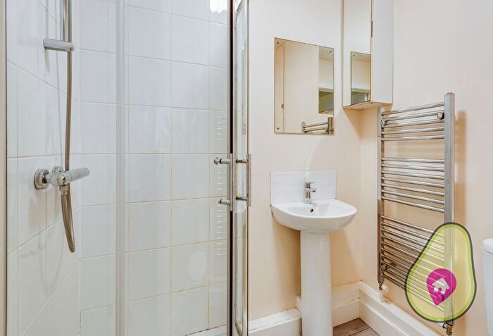 6 Bedroom Semi-Detached House To Rent In Cricket Road, Oxford, OX4