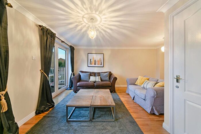 3 Bedroom End Of Terrace House To Rent In Schooner Close, London, E14