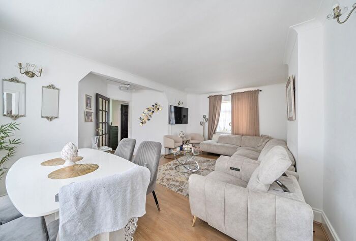 4 Bedroom Maisonette For Sale In Upminster House, Buck Lane, Kingsbury, NW9